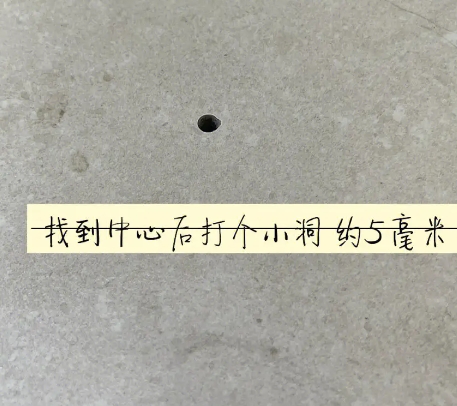 和布克赛尔瓷砖空鼓维修公司专业解答在瓷砖铺贴过程中，如果砂料搅拌不均匀，将会带来以下问题