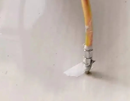 和布克赛尔瓷砖空鼓维修公司专业解答在瓷砖铺贴过程中，如果使用的砂料过粗（如全部使用了粗砂），可能会导致以下问题